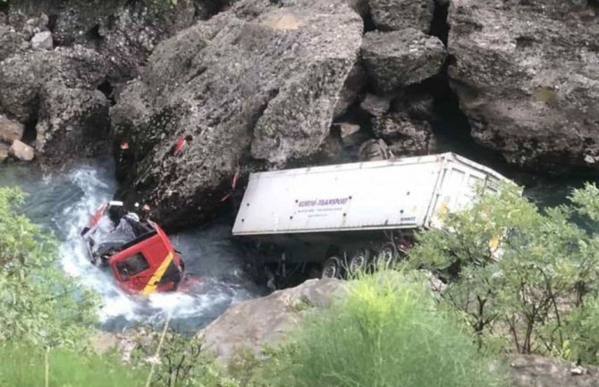 Pronađeno tijelo vozača kamiona koji je sletio s puta kod Dromire