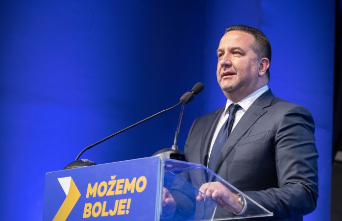Eraković: Sa ponosom se sjećamo da je Crna Gora bila prva “corona free“ destinacija, zdravstvom da upravlja struka a ne politika
