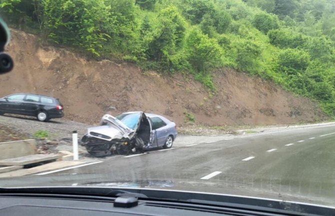 Saobraćajna nezgoda na putu Kolašin – Mateševo, dvije osobe povrijeđene