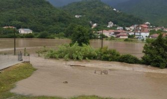 Poplave u Herceg Novom: Izlila se Opačica, put prema Kutima zatvoren