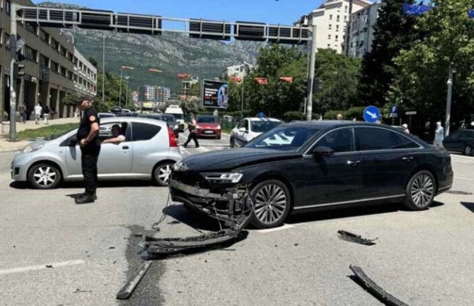 Saobraćajna nezgoda u centru Bara: Jedna osoba povrijeđena, transportovana u bolnicu