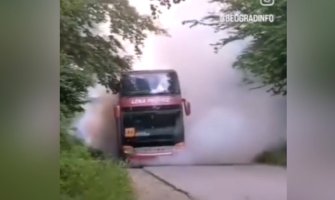 Srbija: Zapalio se autobus pun đaka