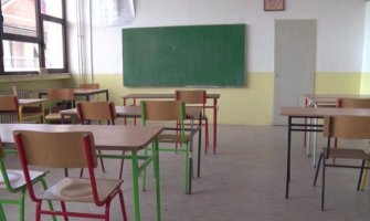 Beograd: Majka učenika pretukla nastavnicu – lupala joj glavu o pod i šutirala!