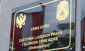 Ombudsman tek nakon četrnaest mjeseci utvrdio da su policijski službenici povrijedili prava porodice Bogdana Kaluđerovića kada su greškom upali u njegov stan tražeći Nenada Kaluđerovića