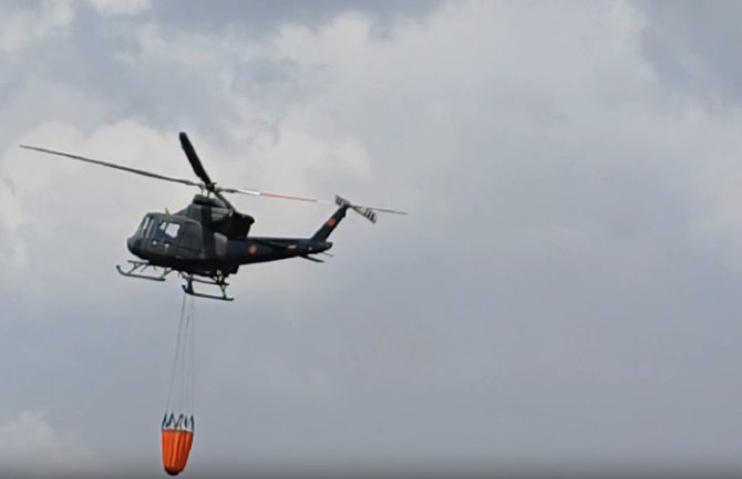 Pljevalja:  Požar na brdu Golubinja, u gašenju plamena uključeni helikopteri Vojske Crne Gore
