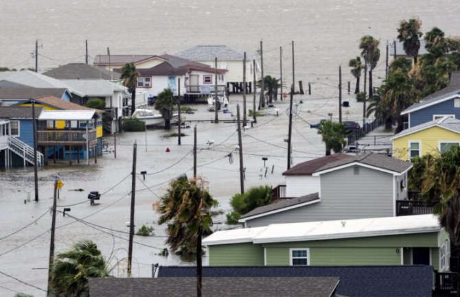 SAD se bore sa vremenskim nepogodama: Širom države velike vrućine i velike poplave