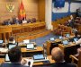 Adžić Šaranoviću: Izborom pisma na policijskim automobilima prekršili ste uredbu