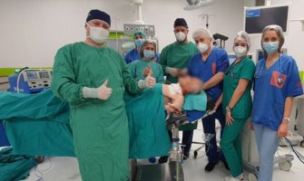 Ljekari UKC-a RS izveli operaciju dosad nezabilježenu u svjetskoj medicinskoj literaturi