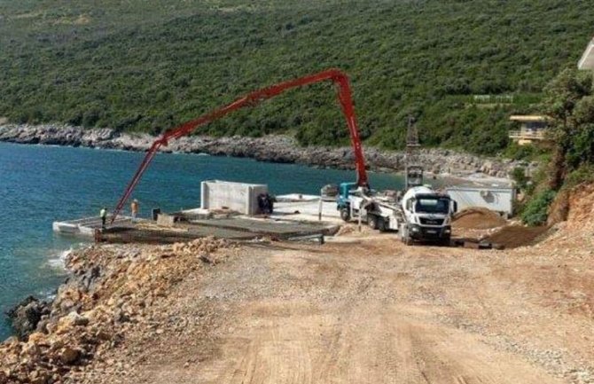 Herceg Novi: Opština i Morsko dobro ne znaju ko betonira more u Dobroj Luci