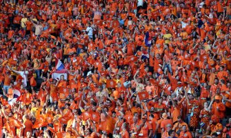 Tuča navijača Holandije i Turske