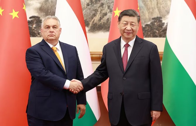 Orban iznenada u Pekingu da “podrži Sijev mirovni plan”