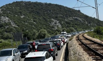 Crmničani ponovo blokiraju Sozinu na tri sata: Saobraćaće se preko Paštrovačke gore