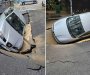 Građani u nevjerici gledali prizor: Automobil propao kroz asfalt u Beogradu