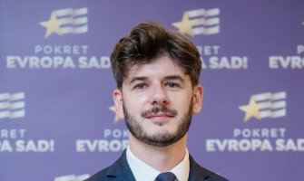 NE BIRAJU SE RIJEČI: Odbornik PES-a Vasilije Čarapić za doskorašnje partijske kolege rekao da se tove u skupštinskom restoranu GLAVNOG GRADA