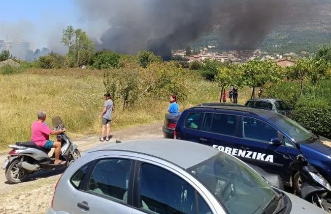 Zapalila se baraka iza Srednje stručne škole u Baru