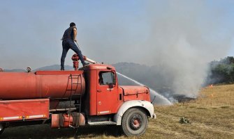 Požar na Radovču: Ugrožene kuće u Dubravicama