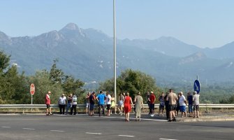 Saobraćaj kroz tunel Sozina blokiran do 11 sati zbog protesta