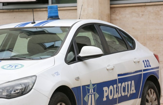 Uhapšene četiri osobe, policija pronašla oružje i municiju