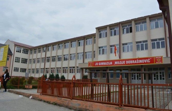 Gimnazija ,,lučonošama“ više nije prvi izbor