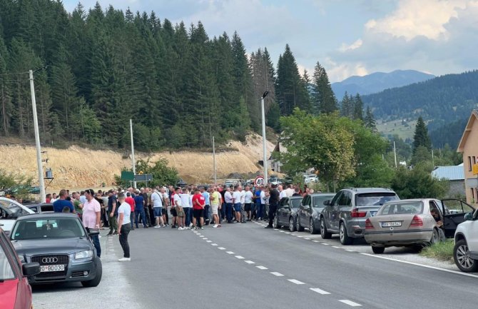 Drvoprerađivači najavili radikalnije mjere ukoliko se ne poništi tender Uprave za šume: Kamione će parkirati pred Vladu