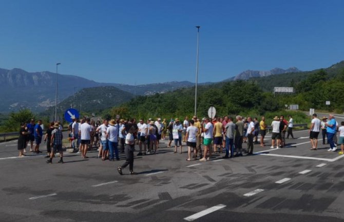 Završena blokada tunela Sozina