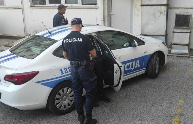 Uhapšen policajac: Osumnjičen da je službenim pištoljem prijetio supruzi