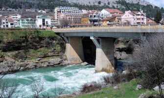 Izlile se otpadne vode, izbjegavajte kupanje kod Vezirovog mosta