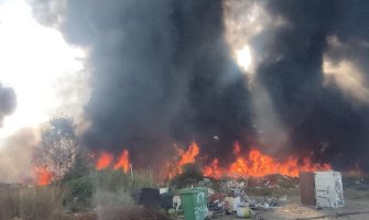 Požar u barskom naselju Sokolana lokalizovan, izgorjela jedna baraka