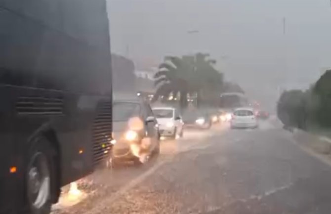 DPS Kotor: Haos u saobraćaju kulminirao, niko ništa ne preduzima, zato 29. septembra slijede promjene