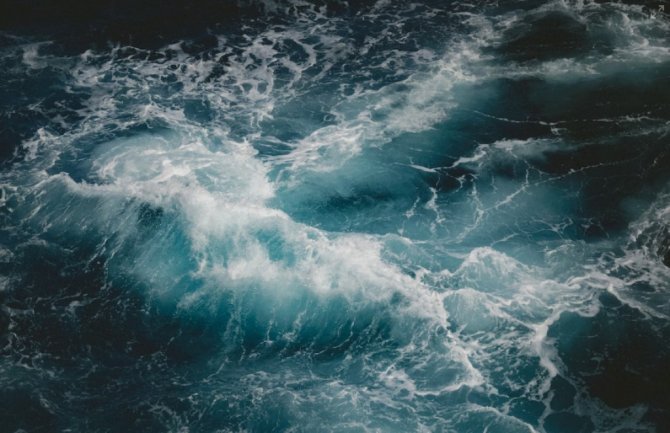 Supertajfun srušio most: 10 automobila upalo u rijeku, desetine ljudi nestalo