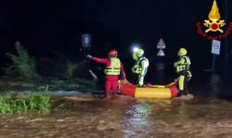  Poplave u Toskani: Nestale beba i baka, potraga za stranim turistima