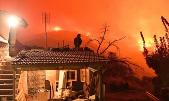 Dvije osobe poginule u šumskom požaru u blizini Korinta