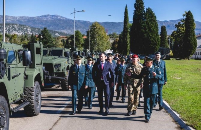 Dočekana četa sa vježbe u Njemačkoj, predstavljena nova vozila i uniforme